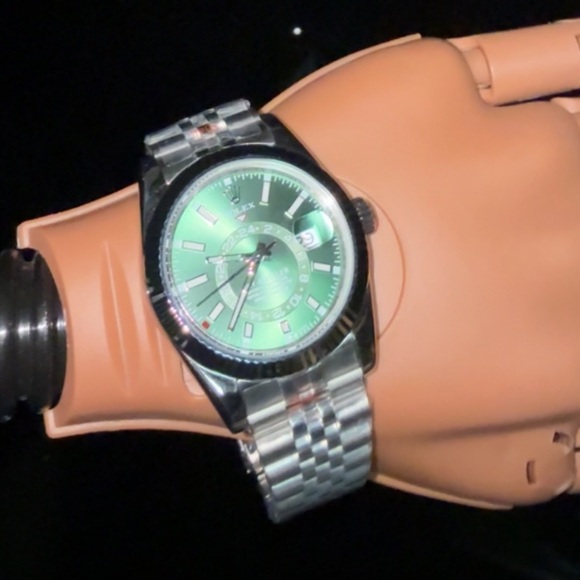 Swiss Watch with Silver Band and Green Dial - Picture 3 of 5